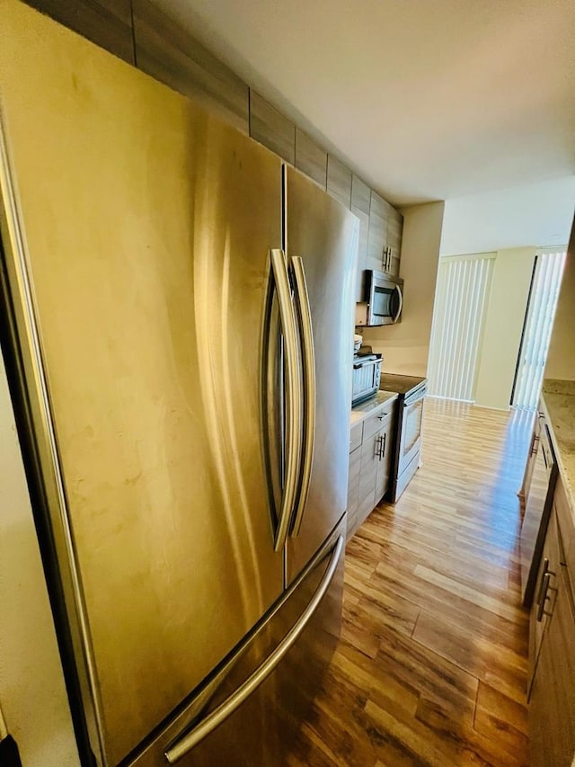 345 W Fullerton Pkwy Unit 503, Chicago, IL 60614 - kitchen featuring modern cabinets, light countertops, wood finished floors, and stainless steel appliances
