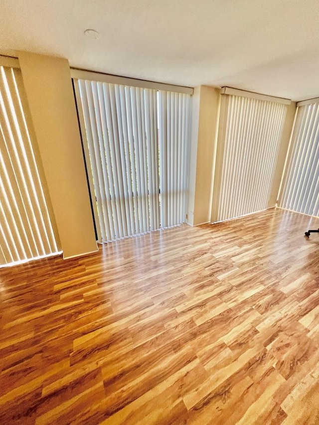 345 W Fullerton Pkwy Unit 503, Chicago, IL 60614 - empty room featuring light wood-style floors