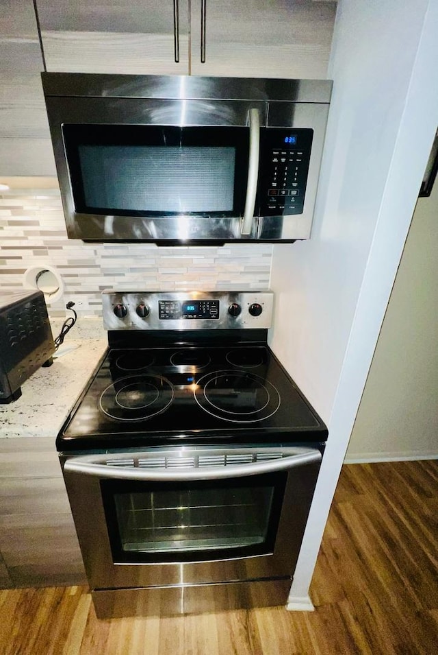 345 W Fullerton Pkwy Unit 503, Chicago, IL 60614 - interior details with tasteful backsplash, wood finished floors, and appliances with stainless steel finishes