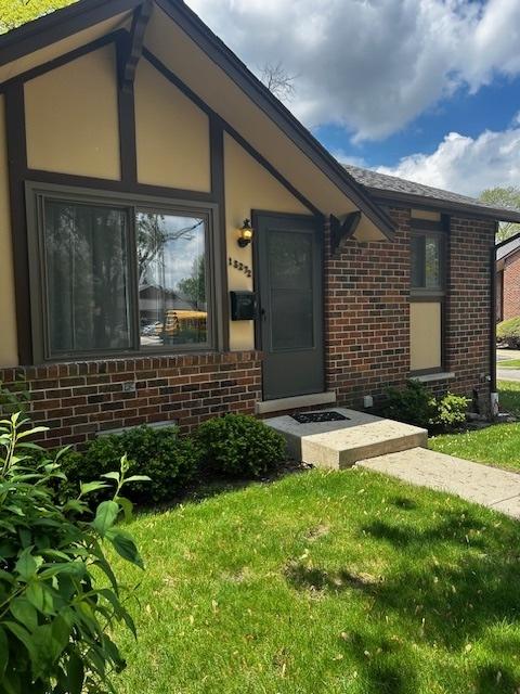 1S272 Stratford Ln, Villa Park, IL 60181 - photo 1