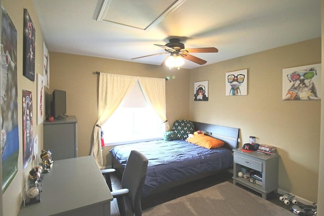 bedroom featuring a ceiling fan