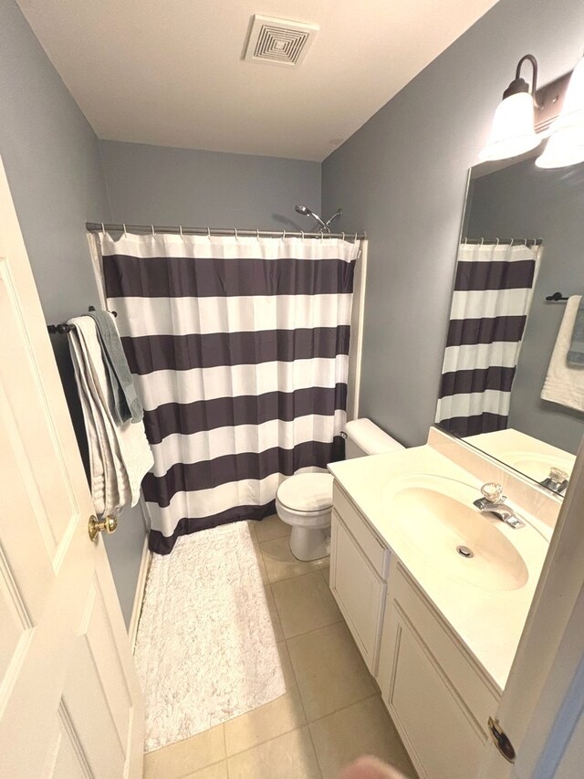 full bath featuring a shower with curtain, toilet, visible vents, tile patterned flooring, and vanity