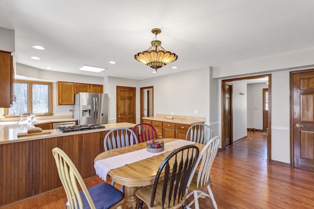 dining room featuring recessed lighting, light wood-type flooring, and baseboards