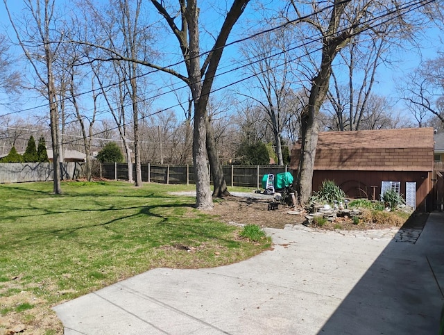 view of yard featuring an outbuilding and a fenced backyard