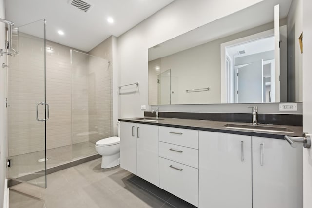 1701 W Webster Ave Unit 512, Chicago, IL 60614 - full bath with a sink, visible vents, toilet, and a stall shower