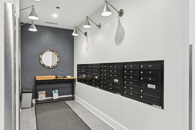 1701 W Webster Ave Unit 512, Chicago, IL 60614 - view of property's community featuring visible vents and mail area