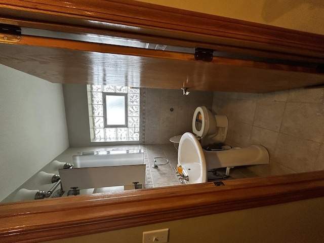 bathroom featuring a sink