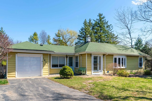 single story home featuring a front lawn, a garage, roof with shingles, and aphalt driveway