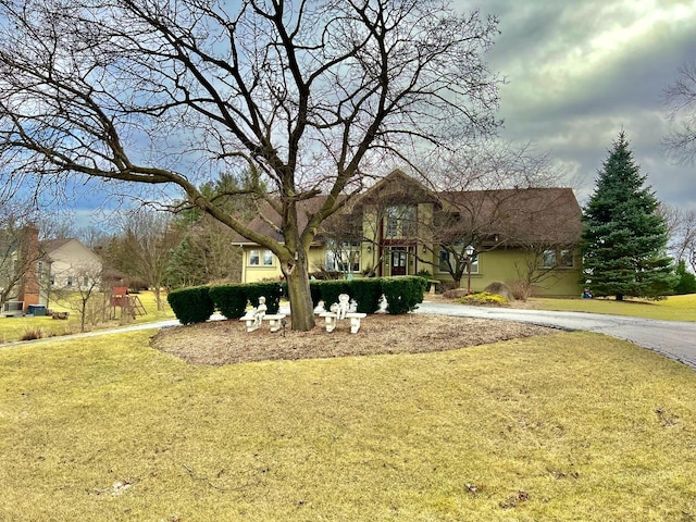 38W715 Bonnie Ct, Saint Charles, IL 60175 - view of front of home featuring driveway, a front yard, and stucco siding