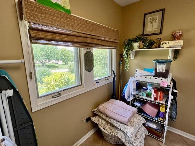 38W715 Bonnie Ct, Saint Charles, IL 60175 - interior space with baseboards