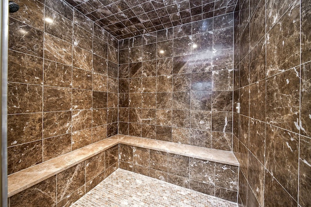 bathroom featuring a tile shower