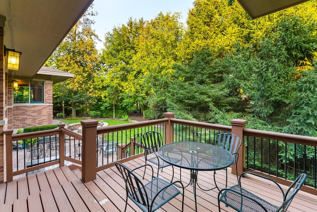 deck featuring outdoor dining area