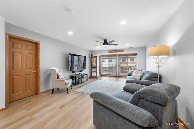 living area with recessed lighting, light wood-style flooring, baseboards, and a ceiling fan