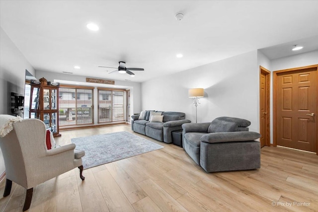 living area featuring recessed lighting, ceiling fan, and light wood-style floors