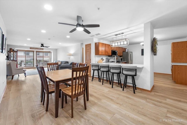 dining area with a ceiling fan, visible vents, light wood-type flooring, baseboards, and recessed lighting