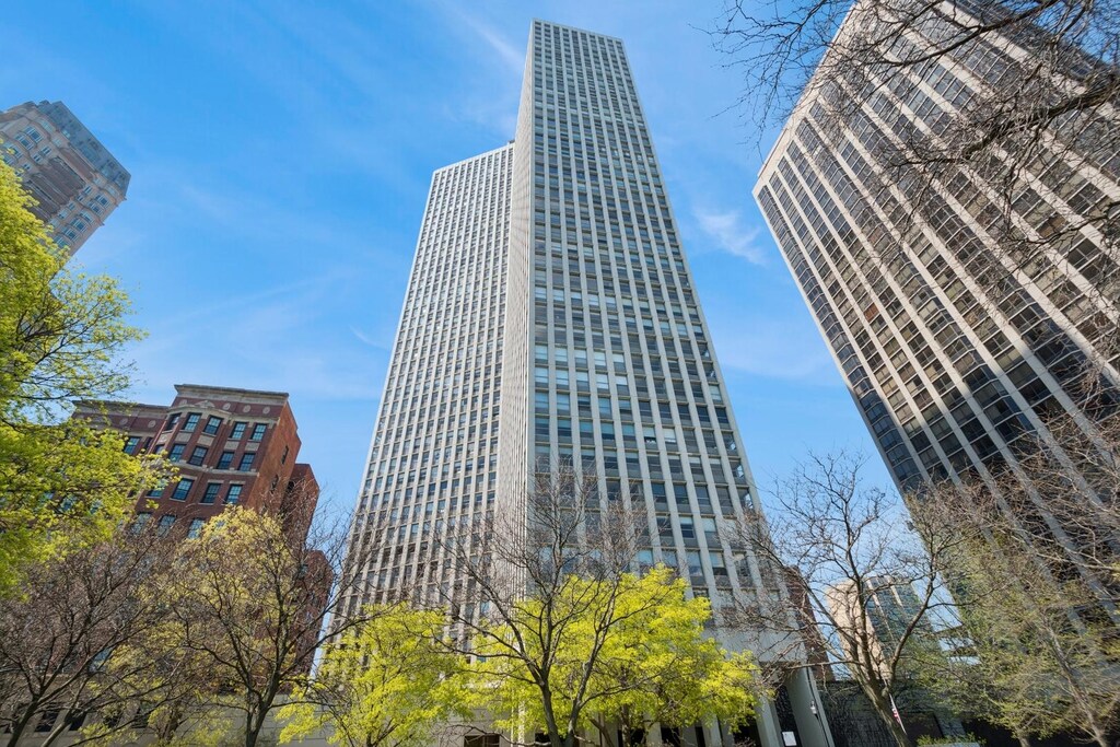 2626 N Lakeview Ave Unit 3307, Chicago, IL 60614 - view of building exterior