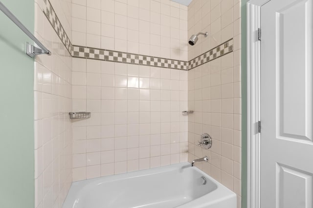 bathroom with washtub / shower combination
