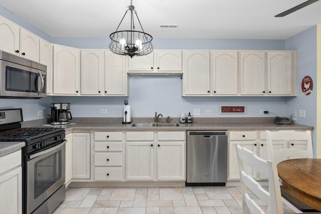 17 E Hattendorf Ave Unit 205, Roselle, IL 60172 - kitchen with stainless steel appliances, a chandelier, and decorative light fixtures