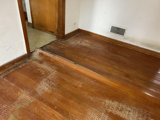 room details with visible vents and wood finished floors