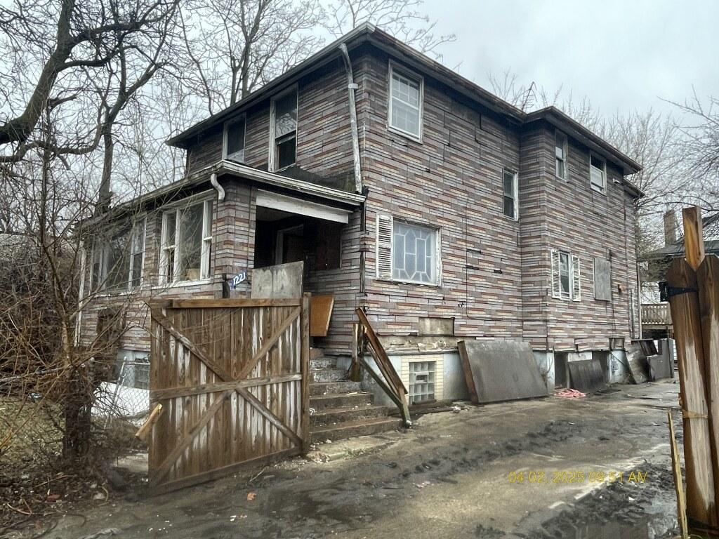 view of side of property