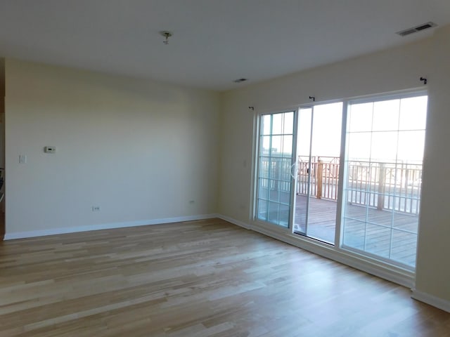 5300 N Lincoln Ave Unit 5A, Chicago, IL 60625 - spare room featuring visible vents, light wood-style flooring, and baseboards