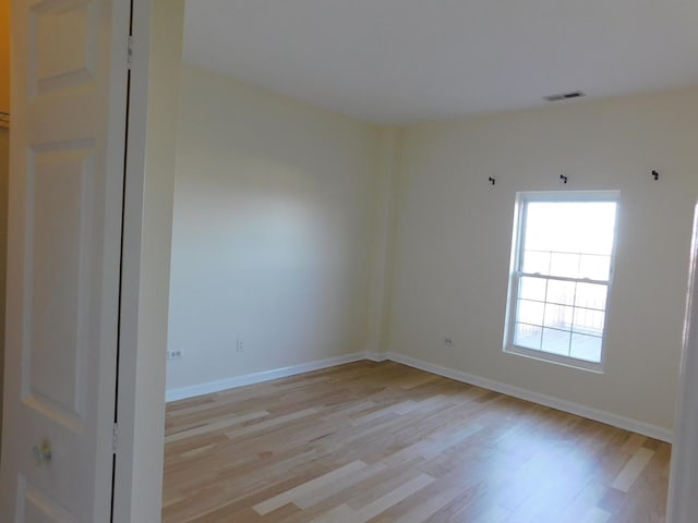 5300 N Lincoln Ave Unit 5A, Chicago, IL 60625 - empty room with baseboards, light wood finished floors, and visible vents