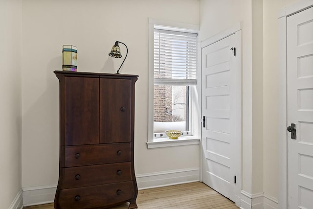 670 W Irving Park Rd Unit G6, Chicago, IL 60613 - entryway featuring light wood-type flooring and baseboards
