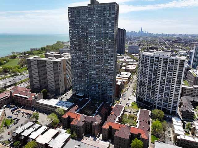 670 W Irving Park Rd Unit G6, Chicago, IL 60613 - view of urban area with a large body of water