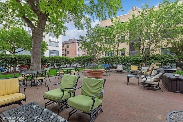 670 W Irving Park Rd Unit G6, Chicago, IL 60613 - view of property's community