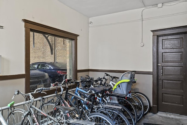 670 W Irving Park Rd Unit G6, Chicago, IL 60613 - view of garage