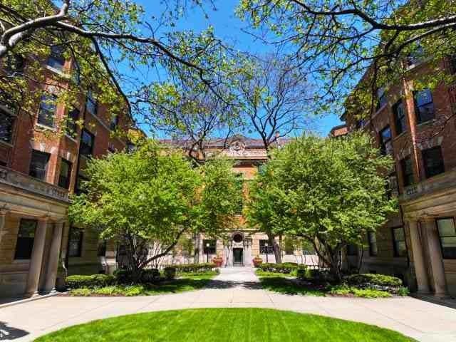 670 W Irving Park Rd Unit G6, Chicago, IL 60613 - view of home's community with a lawn