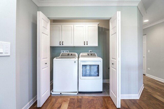 4118 Calder Ln, Aurora, IL 60504 - laundry area featuring washing machine and clothes dryer, cabinet space, wood finished floors, baseboards, and crown molding