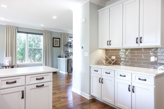 4118 Calder Ln, Aurora, IL 60504 - kitchen featuring ornamental molding, backsplash, baseboards, light countertops, and dark wood-type flooring