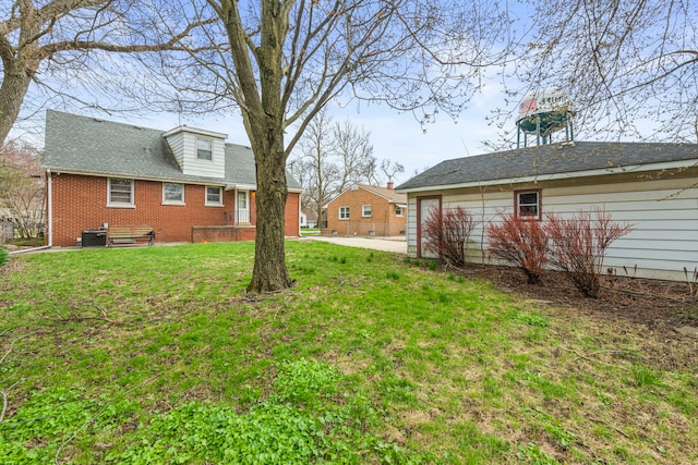 view of yard featuring central AC
