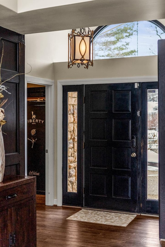 208 Brookdale Ln, Palatine, IL 60067 - entrance foyer with wood finished floors and baseboards