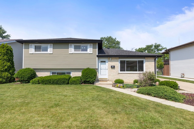 118 S Clarendon Ave, Addison, IL 60101 - split level home featuring brick siding, a front lawn, and entry steps