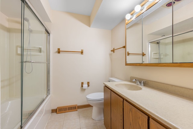 118 S Clarendon Ave, Addison, IL 60101 - full bath featuring toilet, vanity, tile patterned flooring, baseboards, and enclosed tub / shower combo