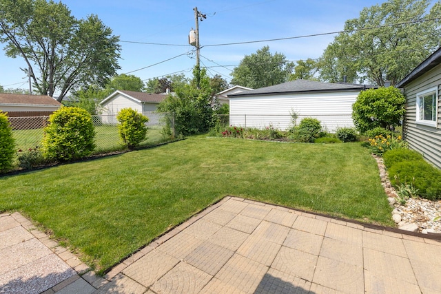 118 S Clarendon Ave, Addison, IL 60101 - view of yard featuring a patio area