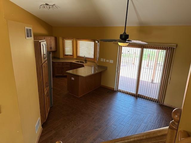 110 E Spring Rd, Coal City, IL 60416 - kitchen featuring a peninsula, a ceiling fan, a wealth of natural light, visible vents, and a sink