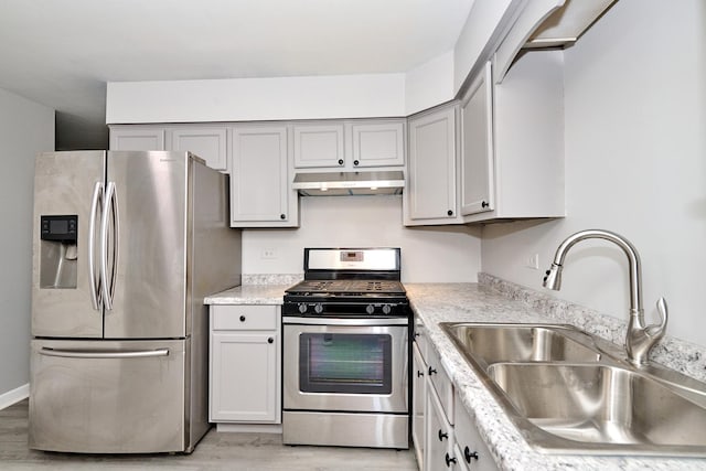 212A Collen Dr Unit 104, Lombard, IL 60148 - kitchen with light wood-type flooring, light countertops, under cabinet range hood, appliances with stainless steel finishes, and a sink