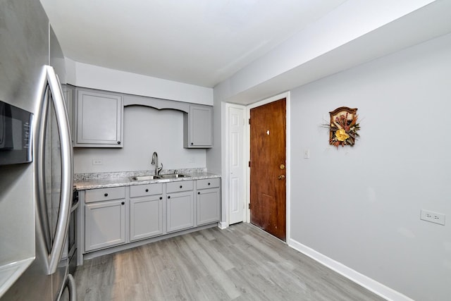 212A Collen Dr Unit 104, Lombard, IL 60148 - kitchen with baseboards, light wood-type flooring, stainless steel fridge, gray cabinetry, and a sink