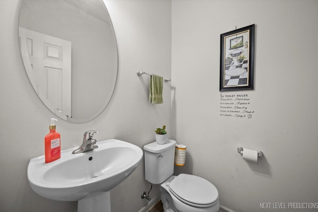 bathroom featuring a sink and toilet