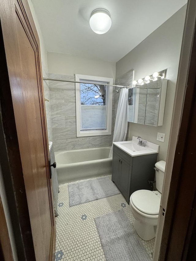 full bathroom with toilet, shower / bath combo with shower curtain, and vanity