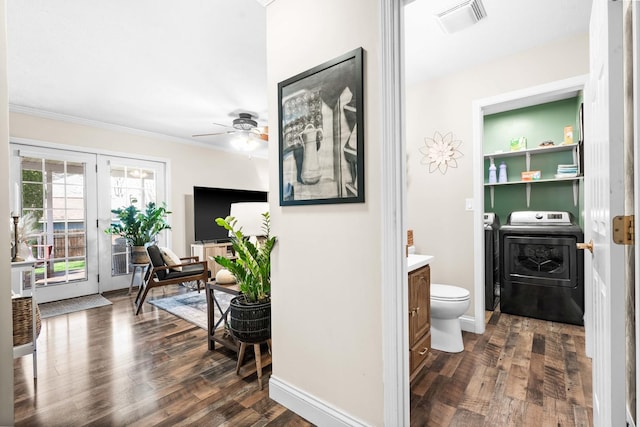 bathroom featuring wood finished floors, visible vents, washer and clothes dryer, and a ceiling fan