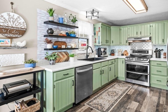 kitchen with stainless steel appliances, a sink, tasteful backsplash, dark wood-style flooring, and under cabinet range hood