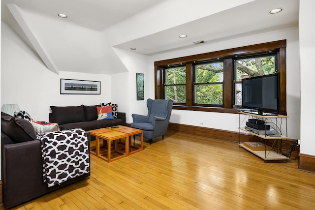 living area with recessed lighting, light wood-style floors, baseboards, and visible vents