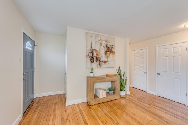 16112 Turner Ave, Markham, IL 60428 - entrance foyer featuring light wood-style flooring and baseboards