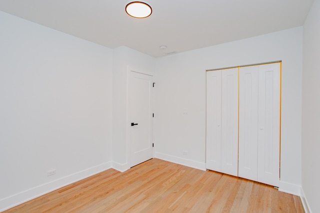 3621 N Richmond St, Chicago, IL 60618 - unfurnished bedroom featuring a closet, light wood-style flooring, and baseboards