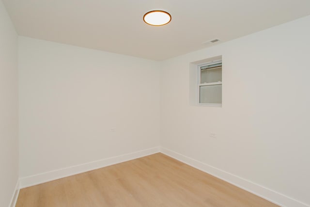 3621 N Richmond St, Chicago, IL 60618 - empty room with light wood-style flooring, baseboards, and visible vents