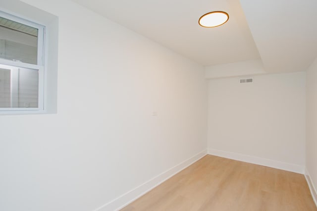 3621 N Richmond St, Chicago, IL 60618 - empty room featuring light wood-type flooring, baseboards, and visible vents